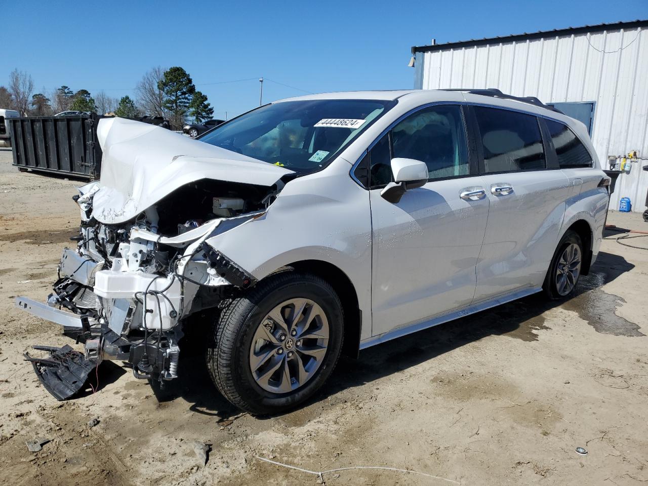 2024 TOYOTA SIENNA XLE