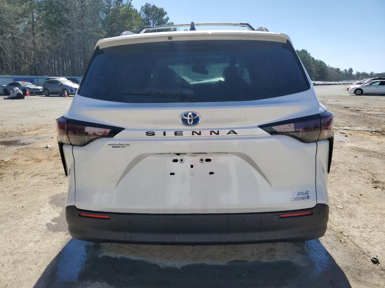 TOYOTA SIENNA 2024 — 7