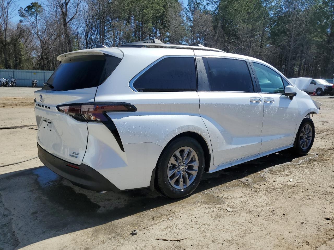 TOYOTA SIENNA 2024 — 4