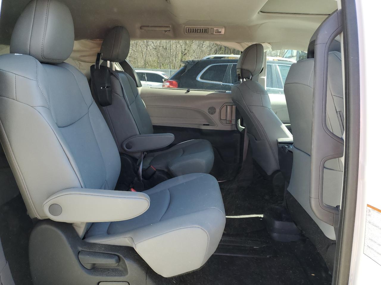 TOYOTA SIENNA 2024 — 12