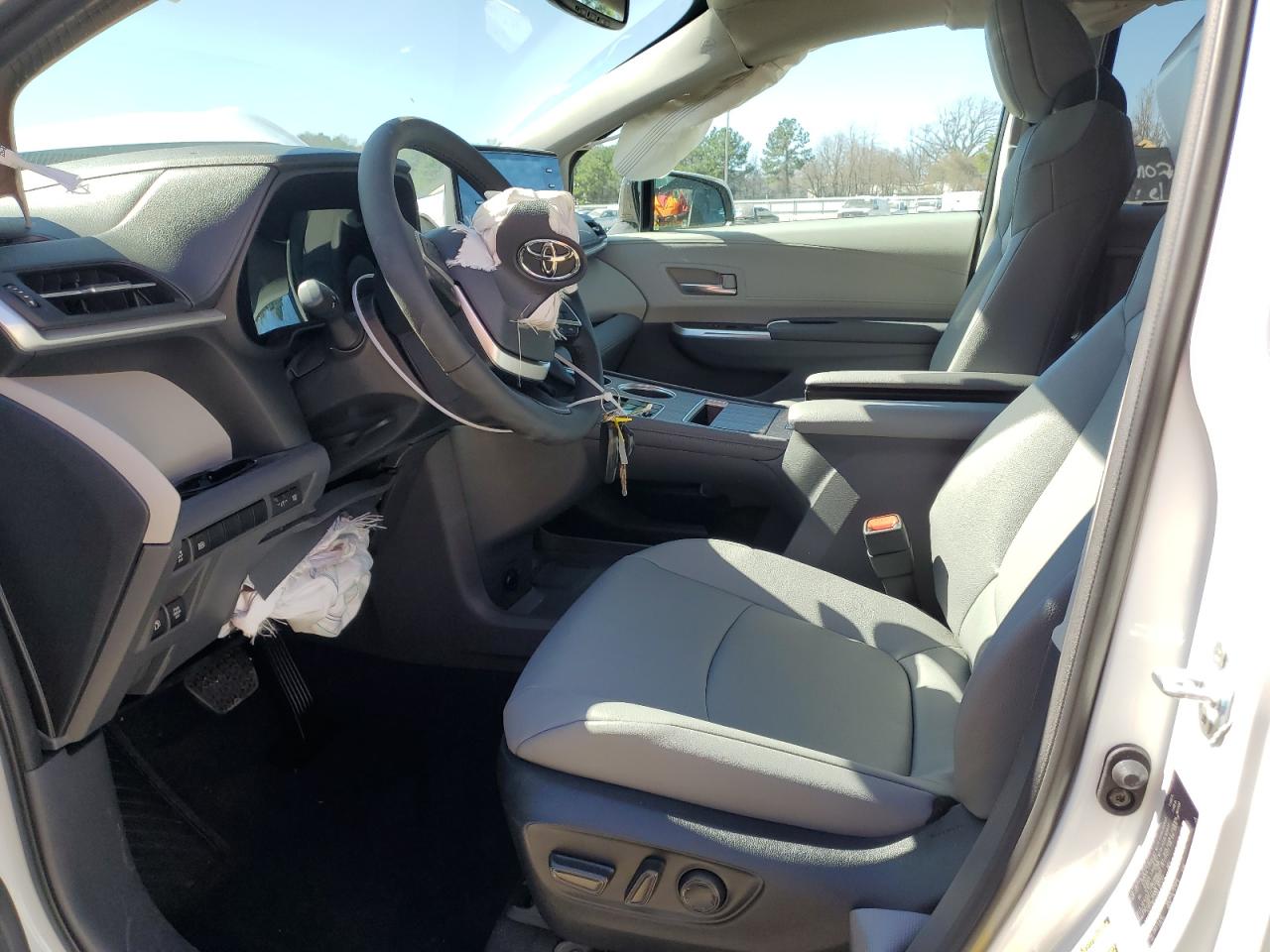 TOYOTA SIENNA 2024 — 8
