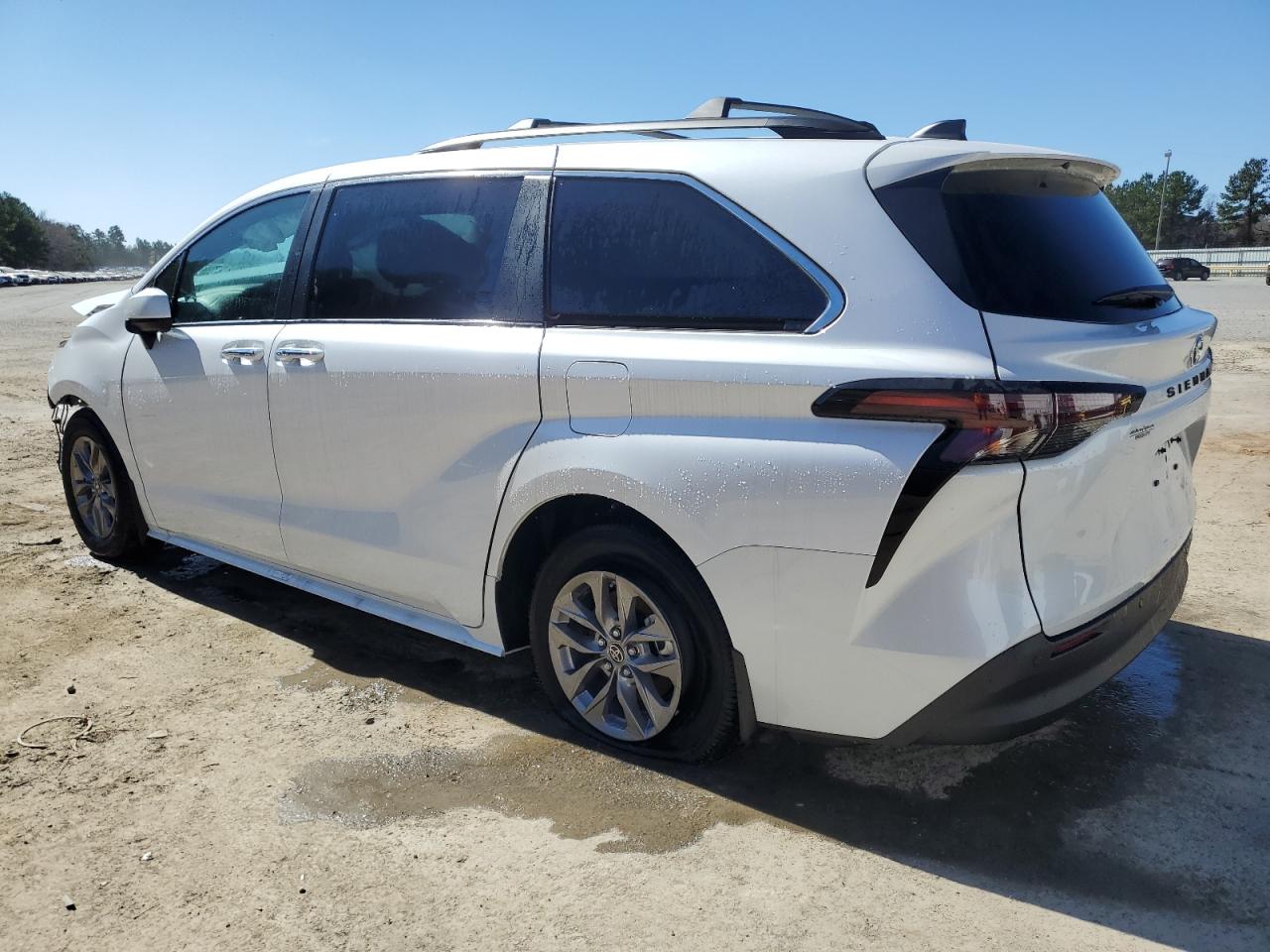 TOYOTA SIENNA 2024 — 3