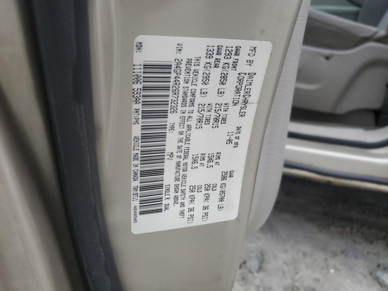 CHRYSLER TOWN & COUNTRY 2006 — 14