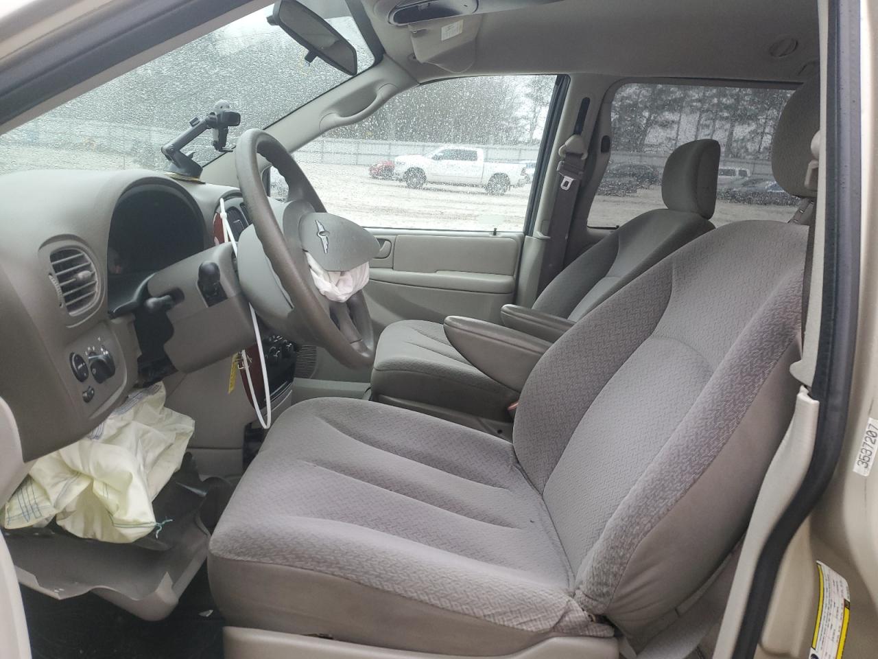 CHRYSLER TOWN & COUNTRY 2006 — 8