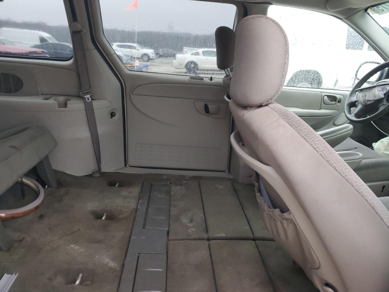 CHRYSLER TOWN & COUNTRY 2006 — 12