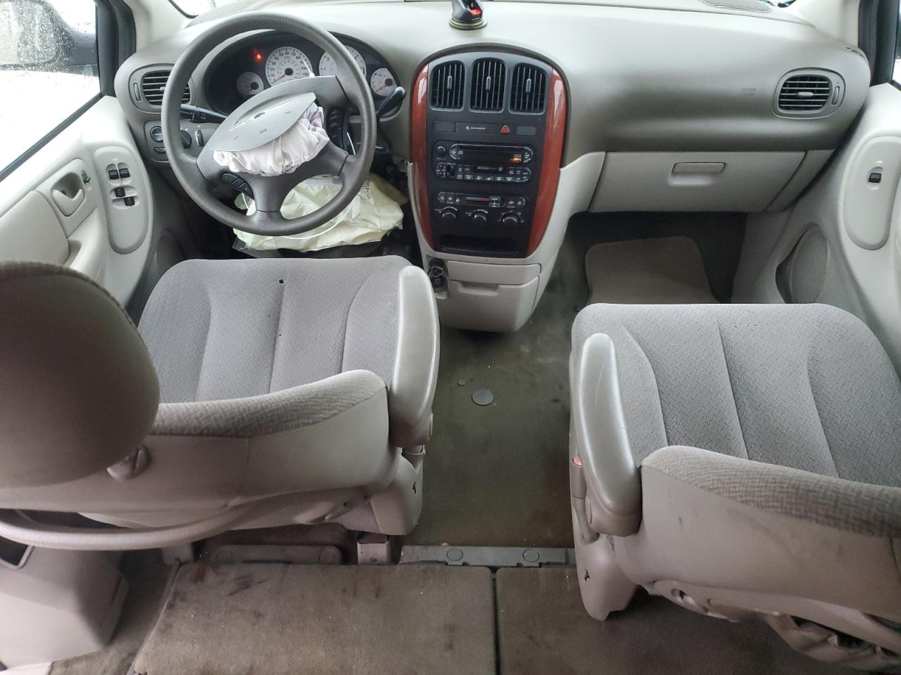 CHRYSLER TOWN & COUNTRY 2006 — 9