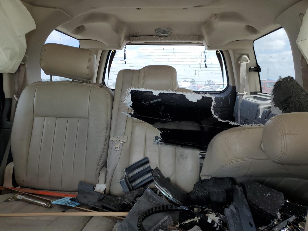 LINCOLN NAVIGATOR 2004 — 11