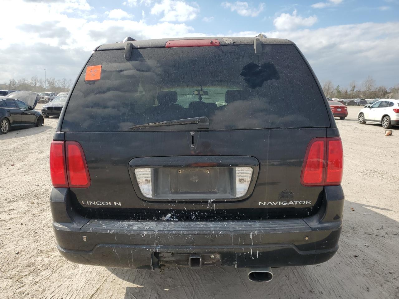 LINCOLN NAVIGATOR 2004 — 7