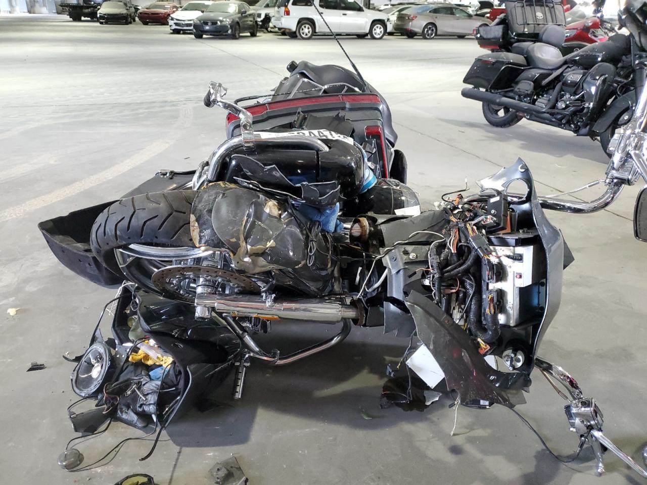 HARLEY-DAVIDSON FLTRUSE 2011 — 3