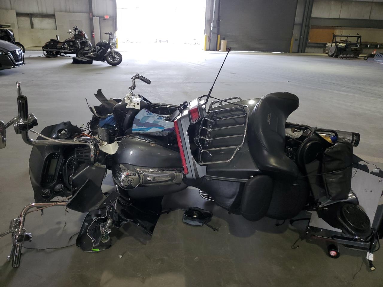 HARLEY-DAVIDSON FLTRUSE 2011 — 4