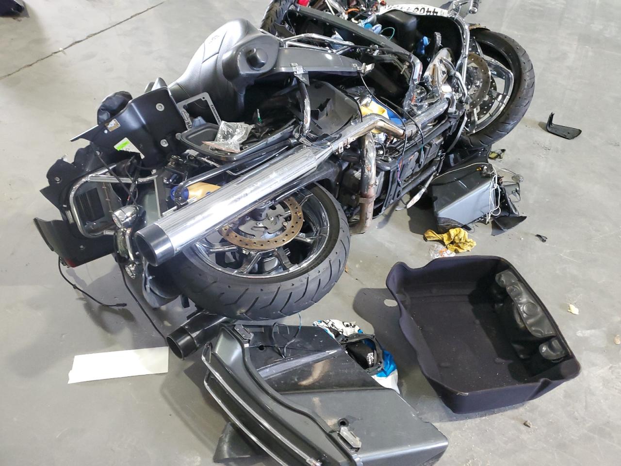 HARLEY-DAVIDSON FLTRUSE 2011 — 9