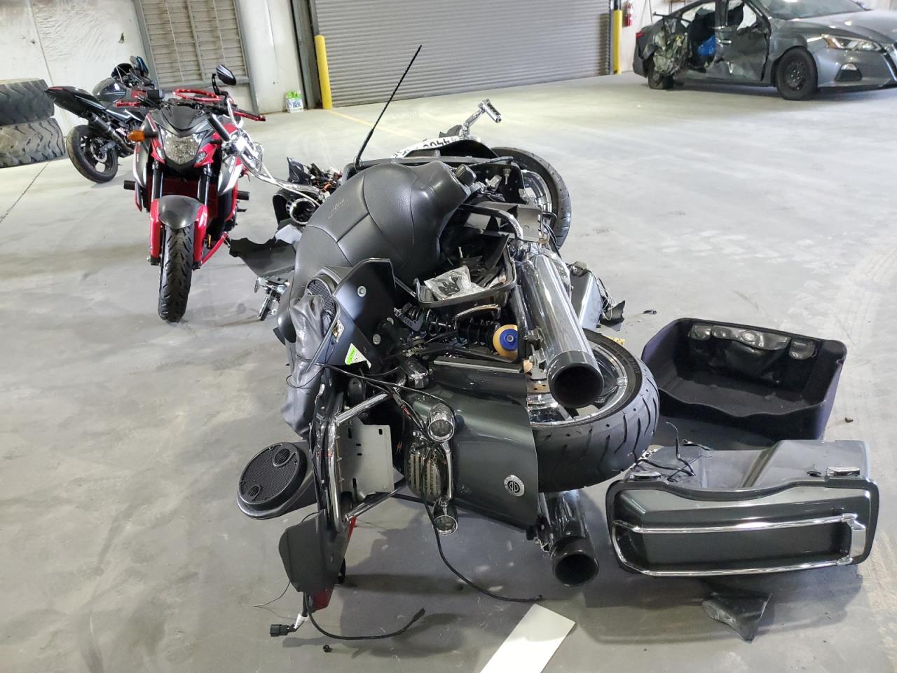 HARLEY-DAVIDSON FLTRUSE 2011 — 5