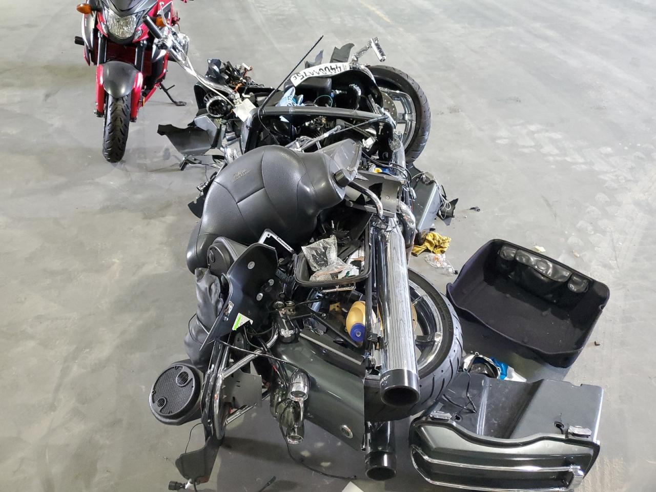 HARLEY-DAVIDSON FLTRUSE 2011 — 7