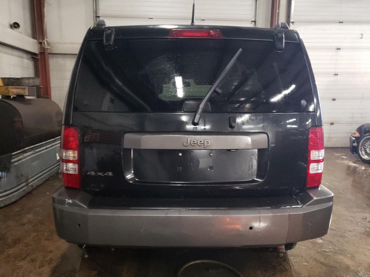 JEEP LIBERTY 2011 — 7