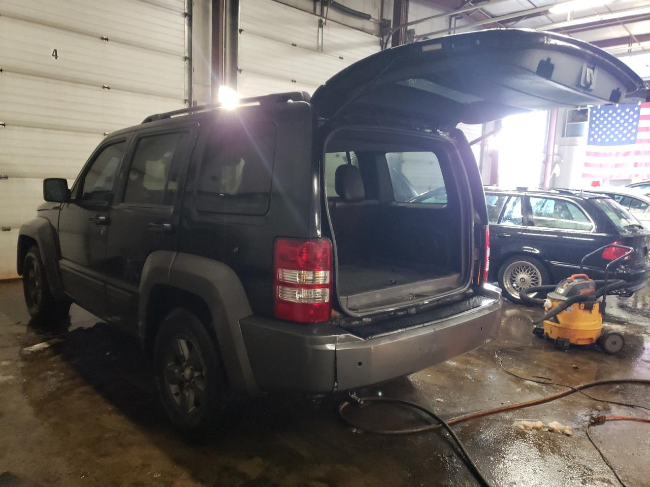 JEEP LIBERTY 2011 — 3