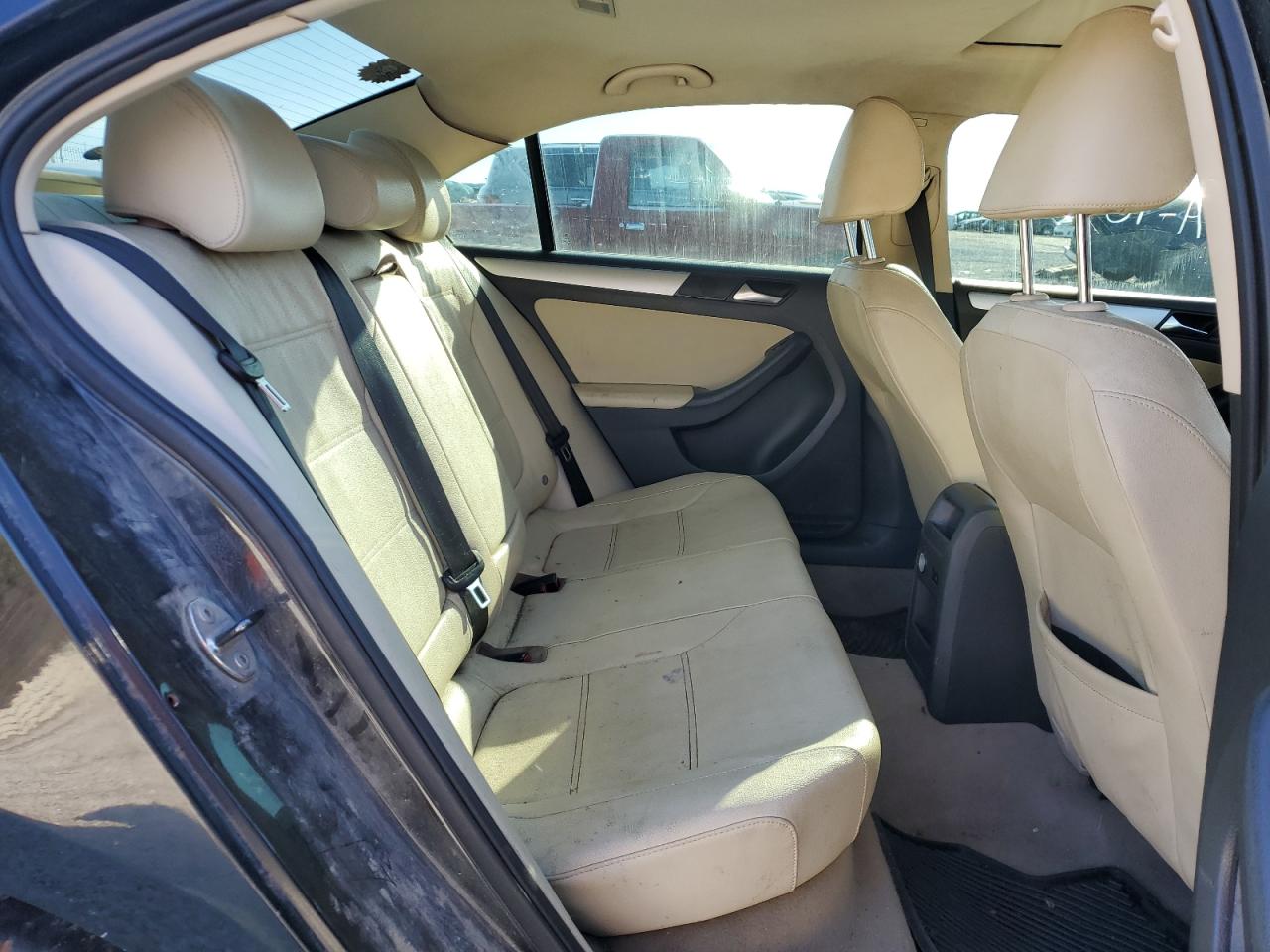VOLKSWAGEN JETTA 2011 — 11