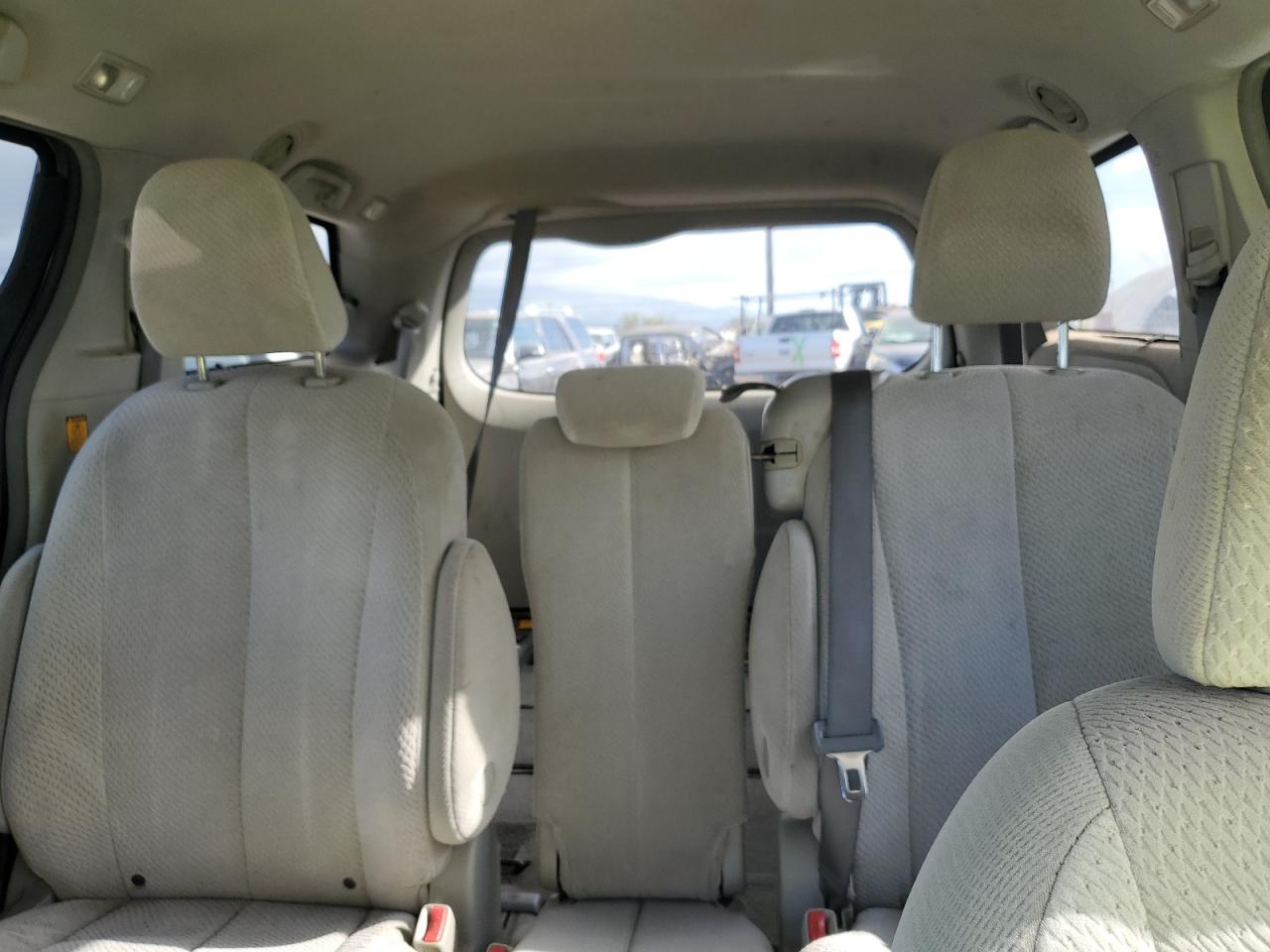 TOYOTA SIENNA 2011 — 11