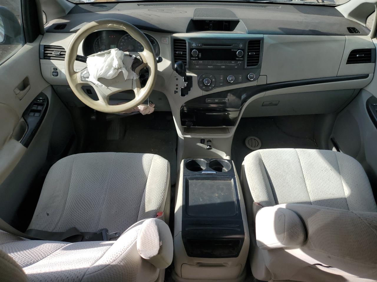 TOYOTA SIENNA 2011 — 9
