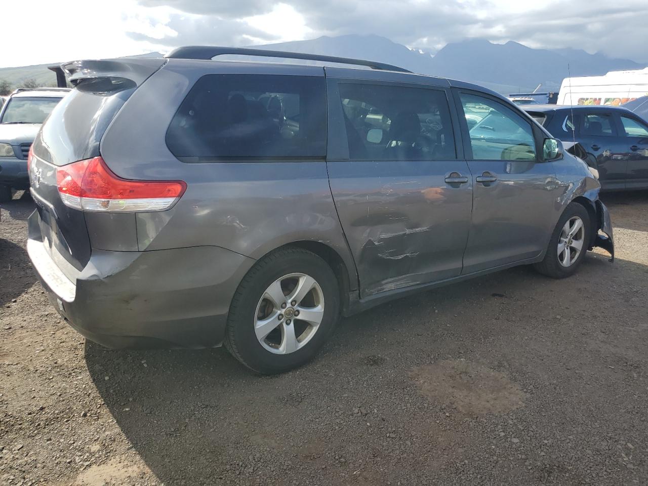 TOYOTA SIENNA 2011 — 4