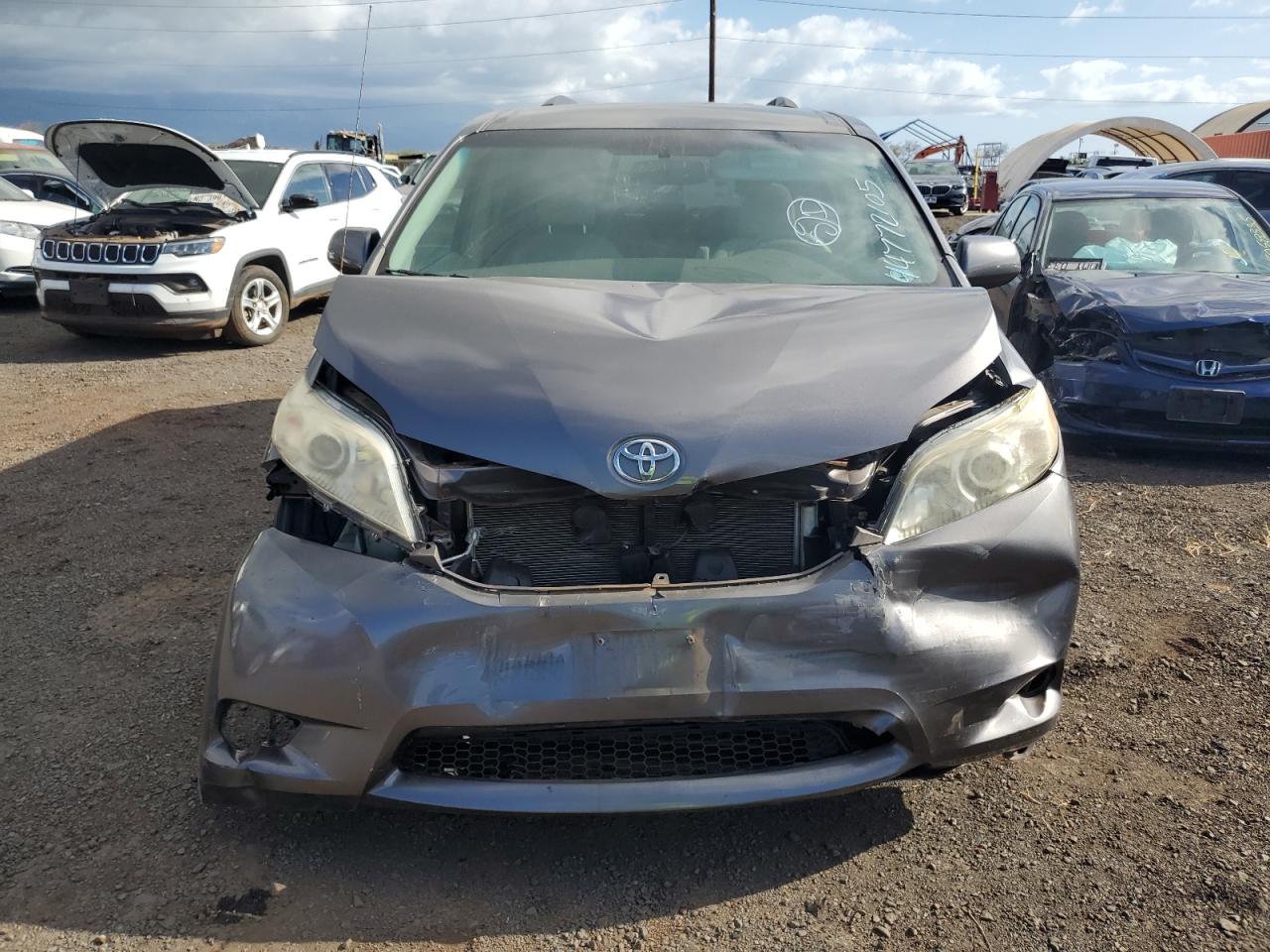 TOYOTA SIENNA 2011 — 6