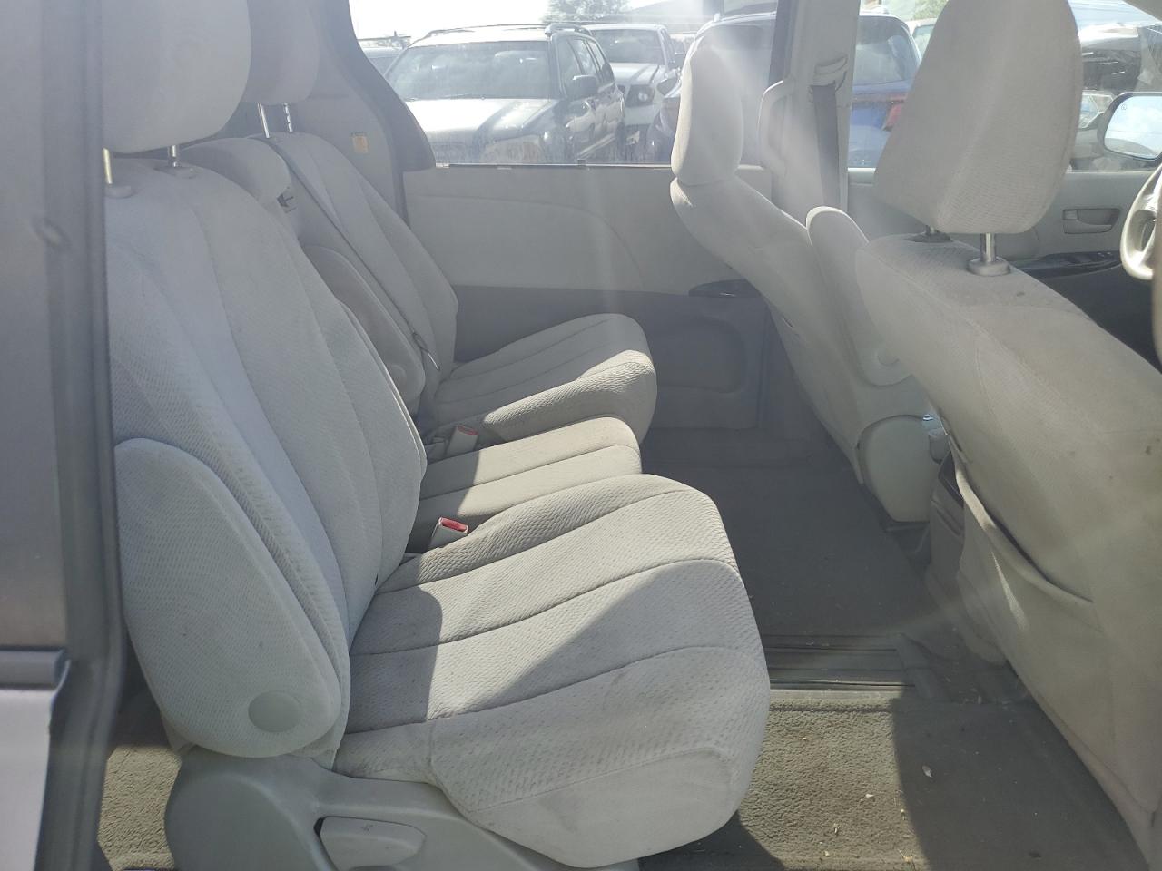 TOYOTA SIENNA 2011 — 12