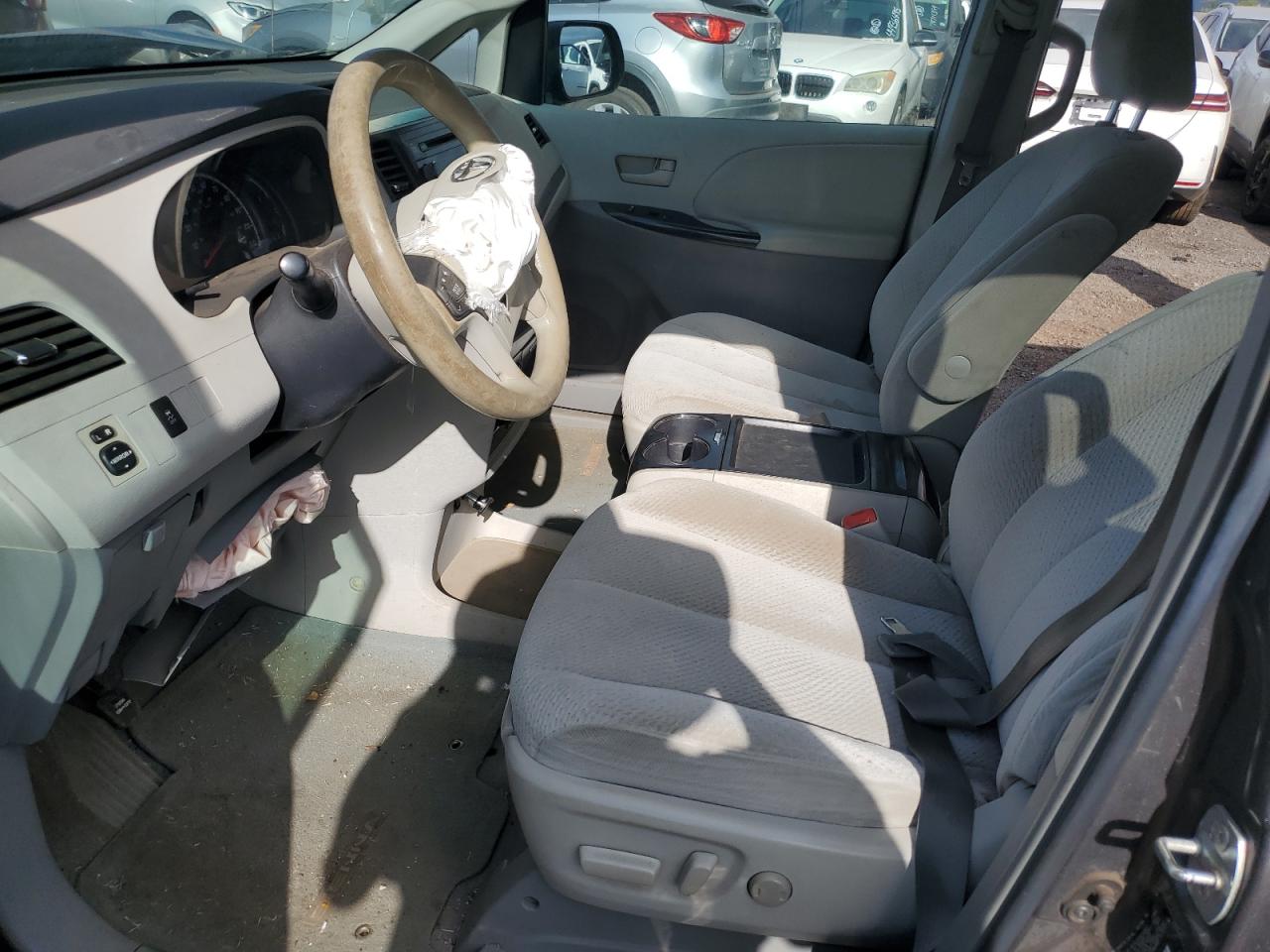 TOYOTA SIENNA 2011 — 8