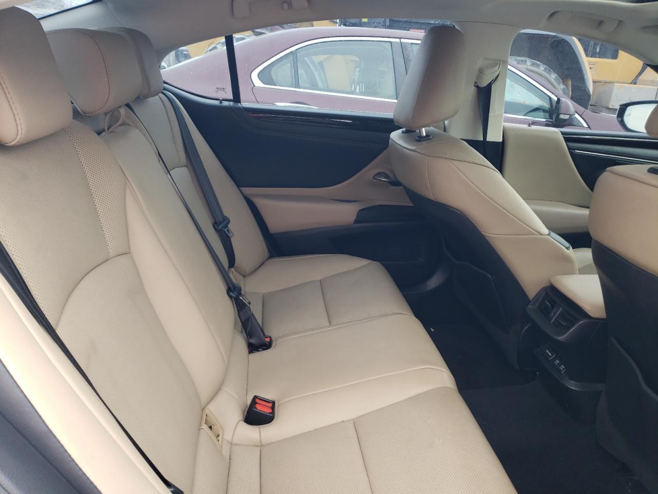 LEXUS ES 2019 — 11