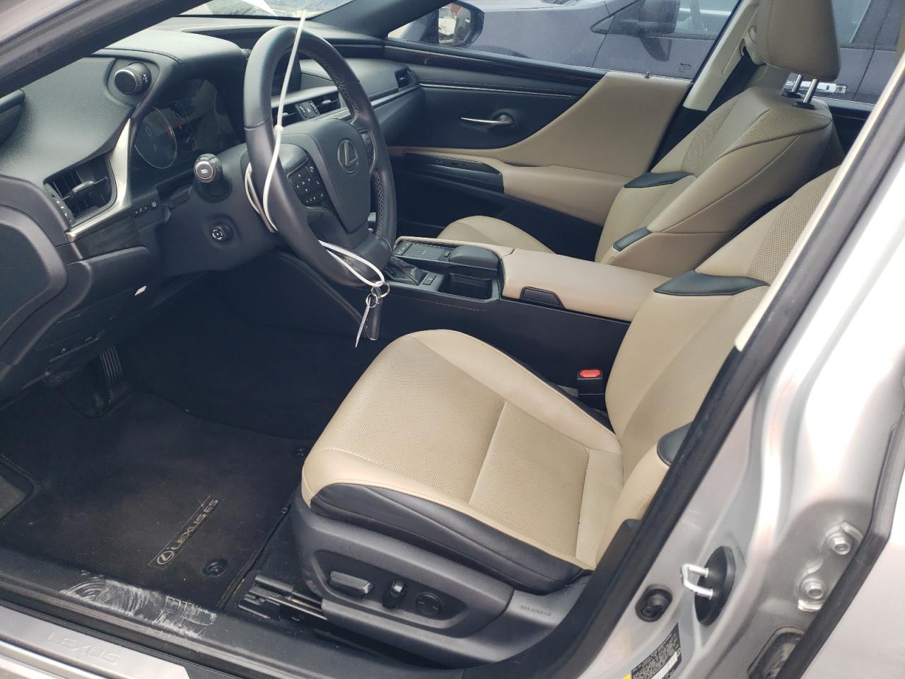 LEXUS ES 2019 — 8