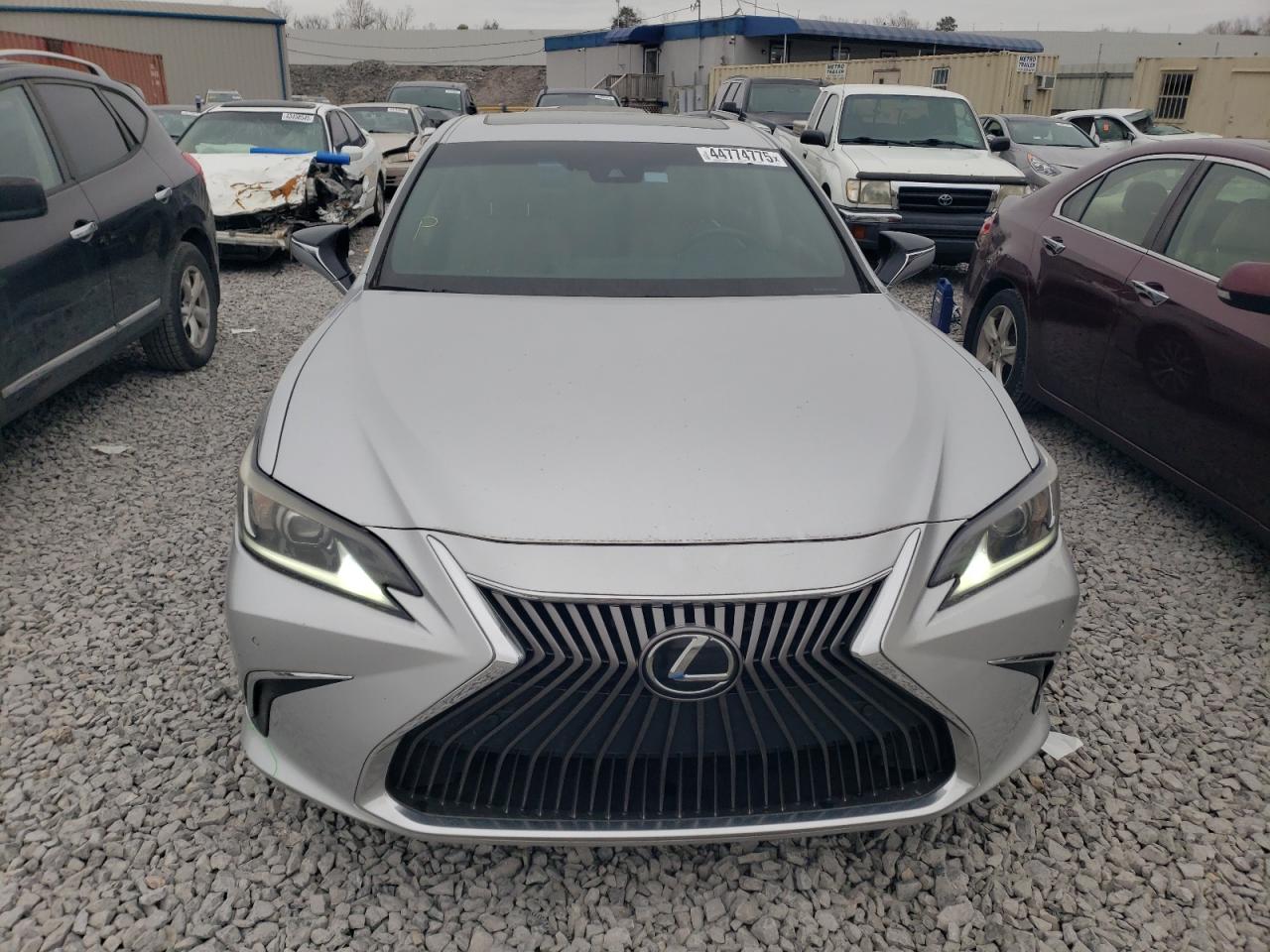 LEXUS ES 2019 — 6