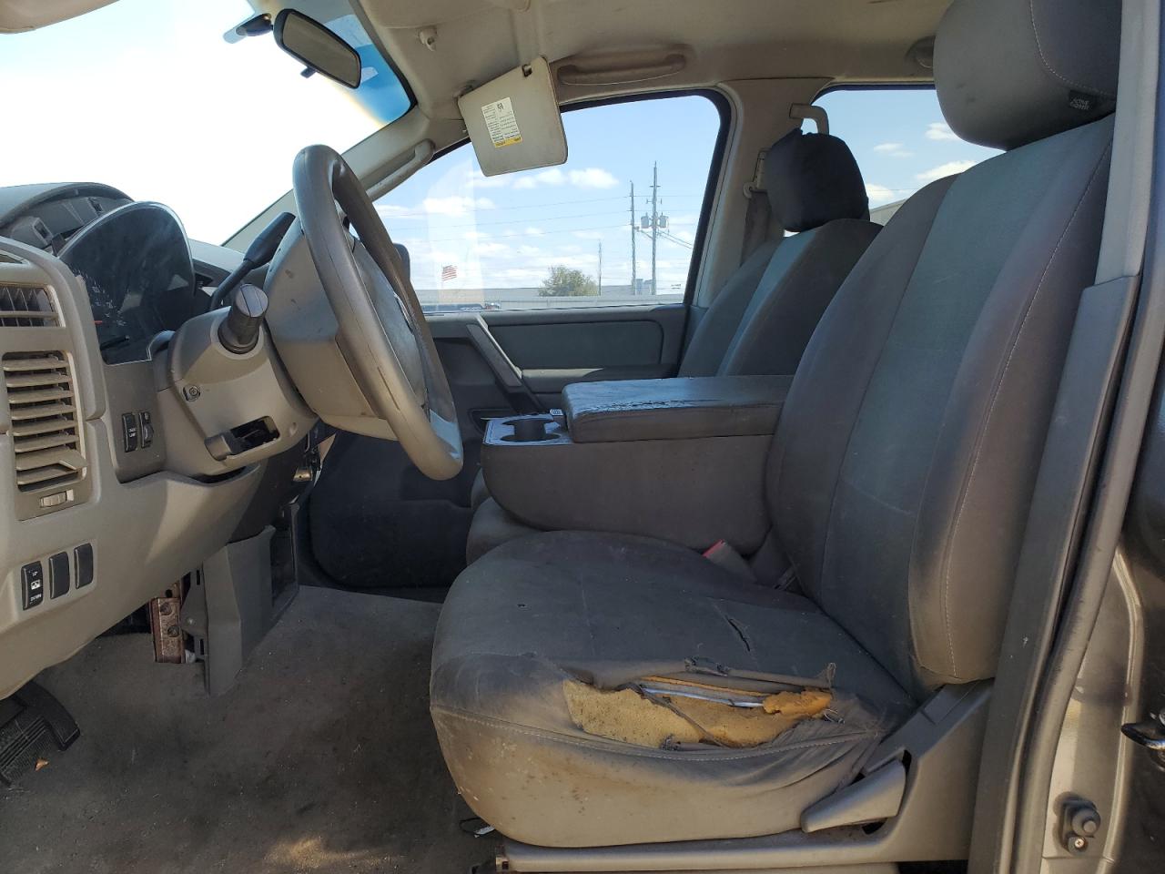 NISSAN TITAN 2005 — 8