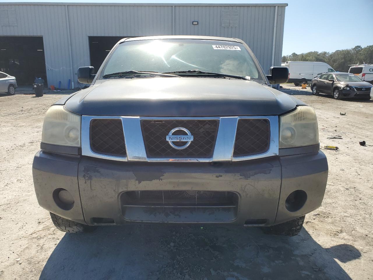 NISSAN TITAN 2005 — 6