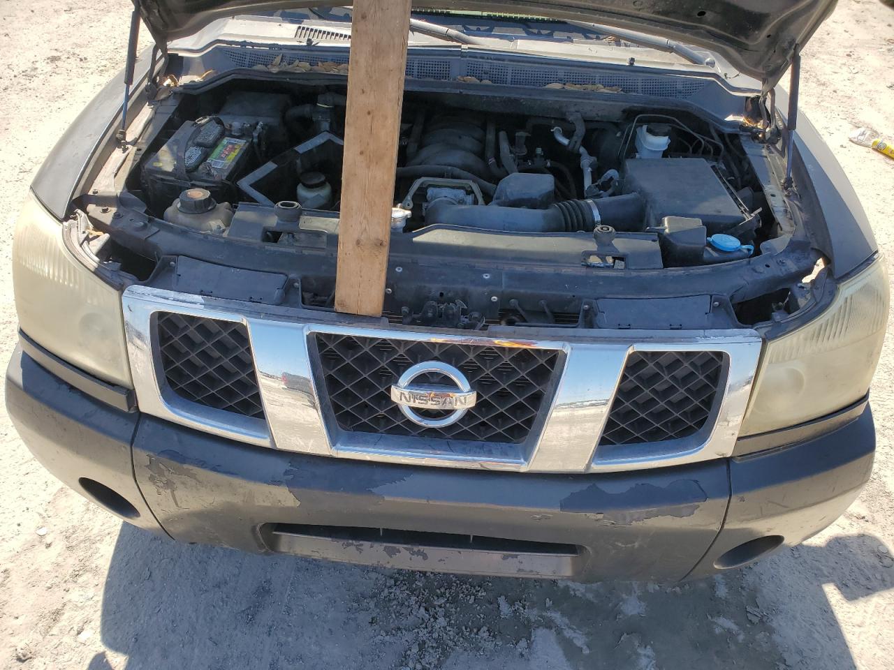 NISSAN TITAN 2005 — 12