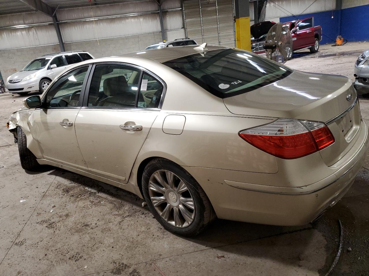 HYUNDAI GENESIS 2009 — 3