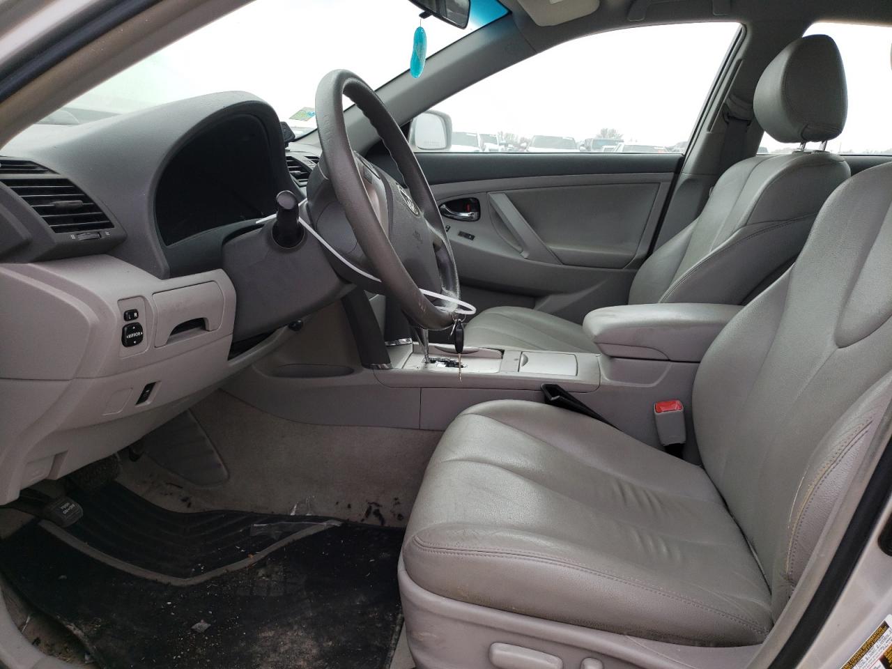 TOYOTA CAMRY BASE 2011 — 8