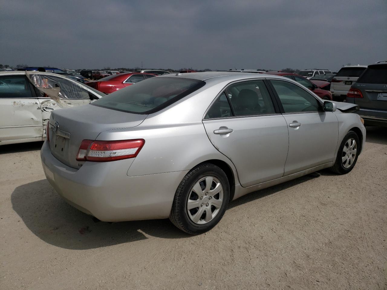TOYOTA CAMRY BASE 2011 — 4