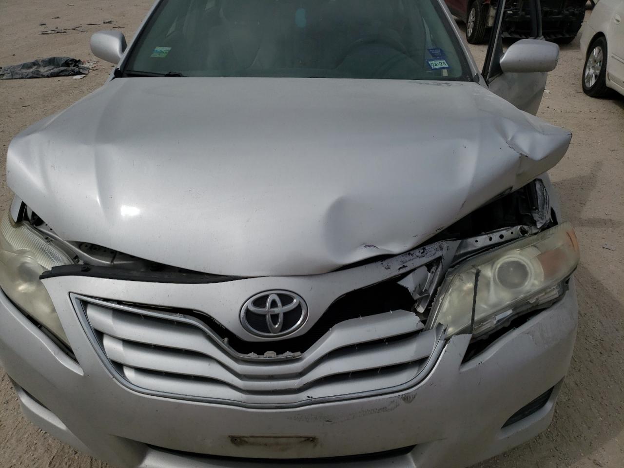 TOYOTA CAMRY BASE 2011 — 12