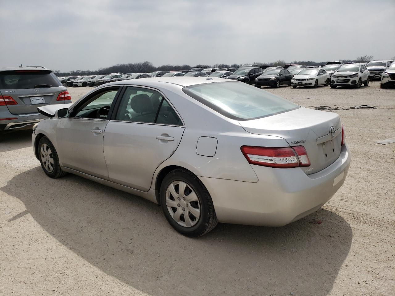 TOYOTA CAMRY BASE 2011 — 3