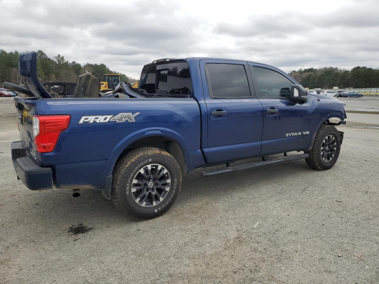NISSAN TITAN 2018 — 4