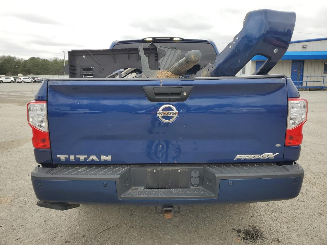NISSAN TITAN 2018 — 7