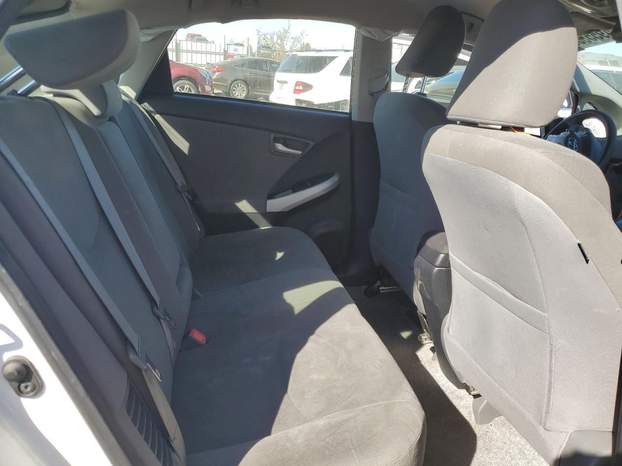 TOYOTA PRIUS PLUG-IN 2013 — 11