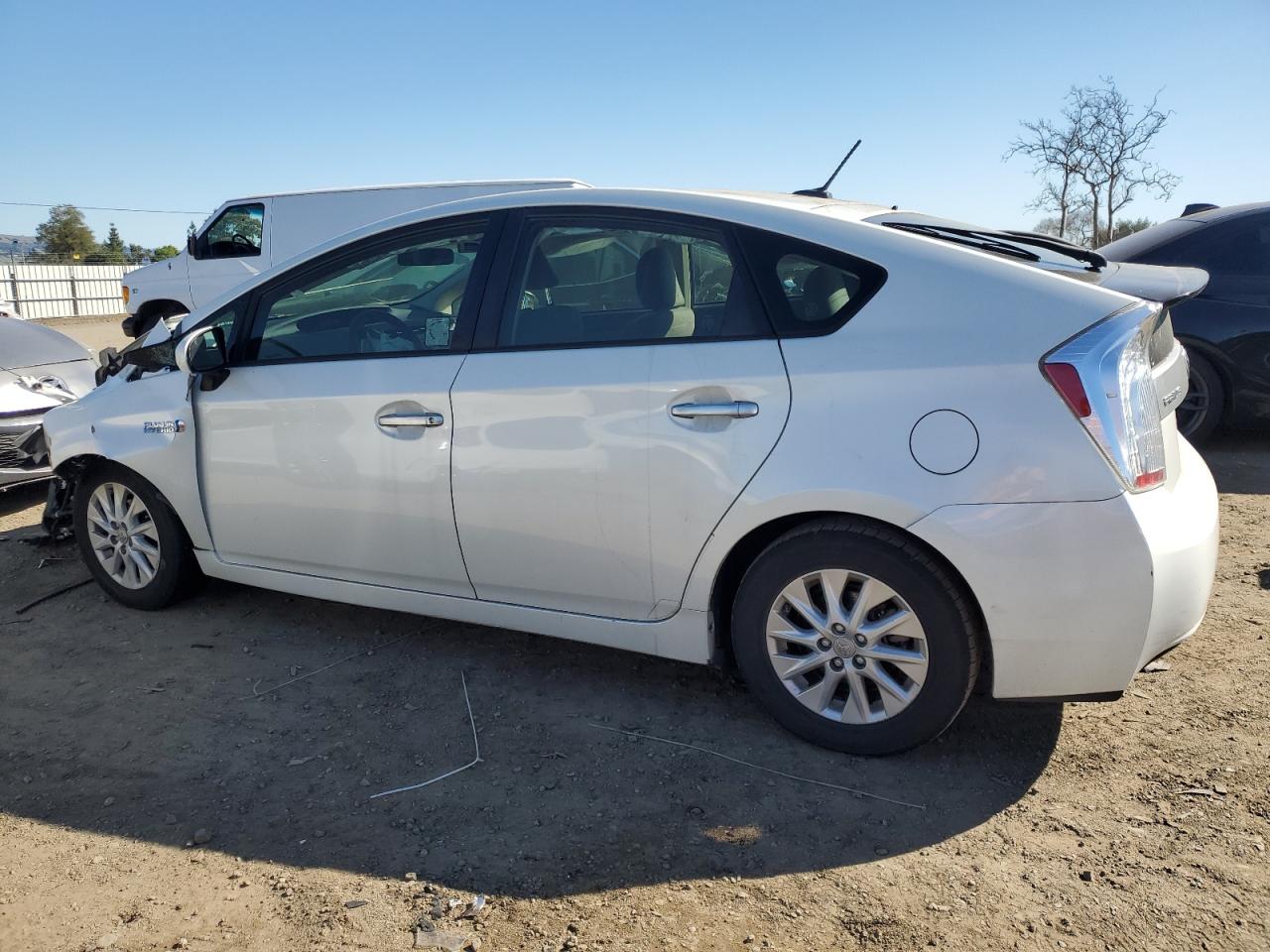 TOYOTA PRIUS PLUG-IN 2013 — 3
