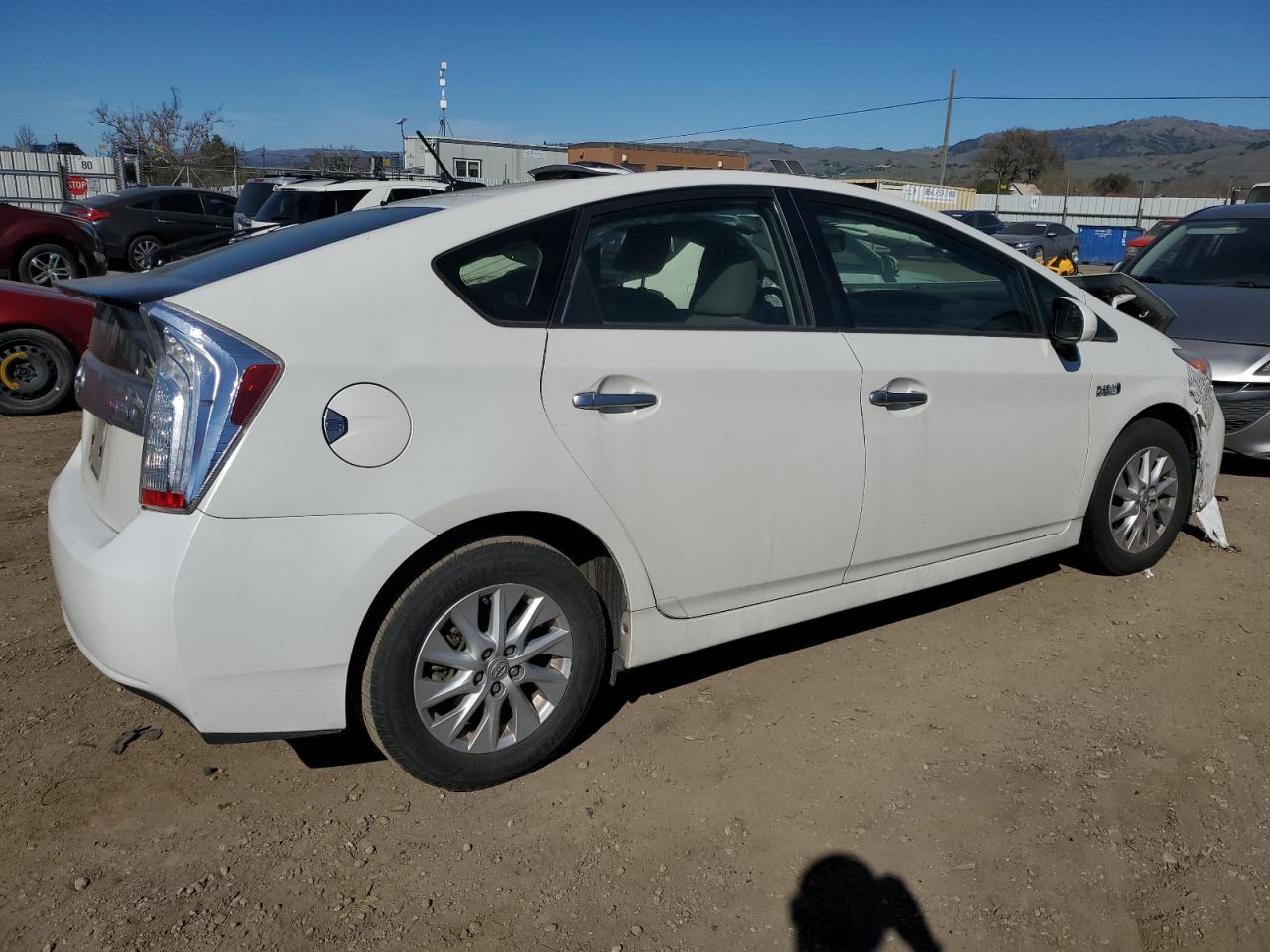 TOYOTA PRIUS PLUG-IN 2013 — 4