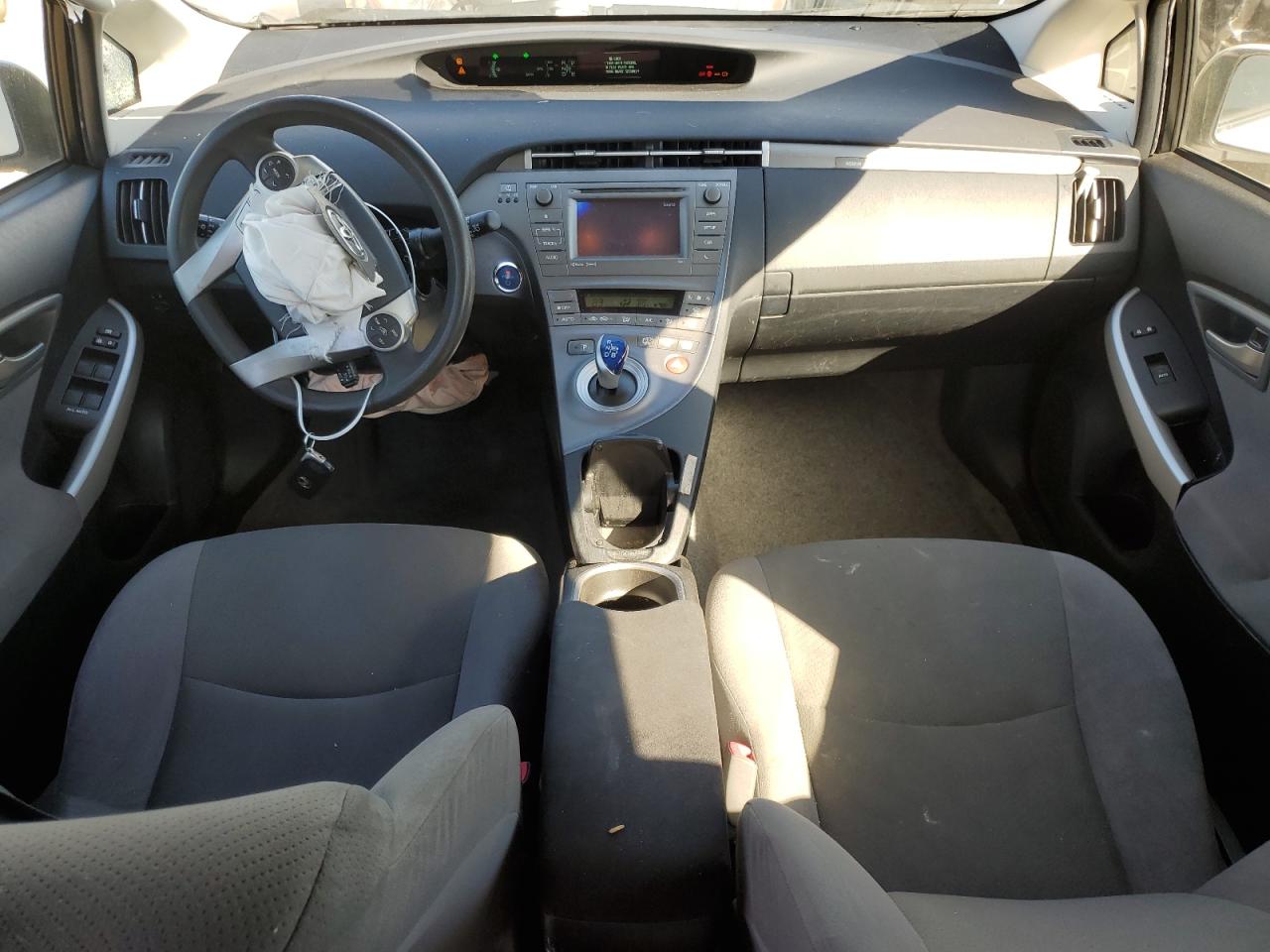 TOYOTA PRIUS PLUG-IN 2013 — 9