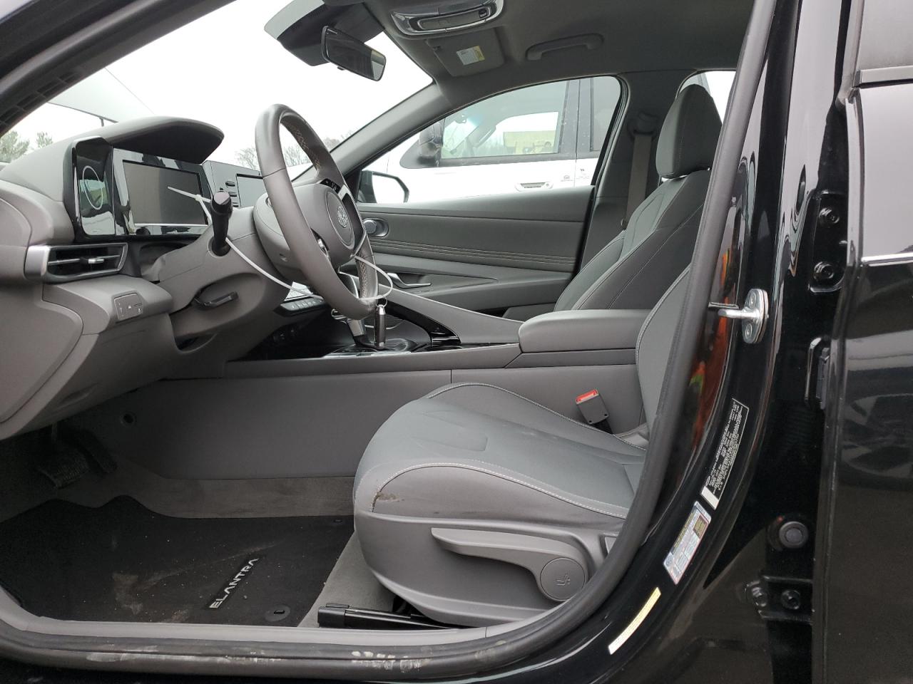 HYUNDAI ELANTRA 2022 — 8