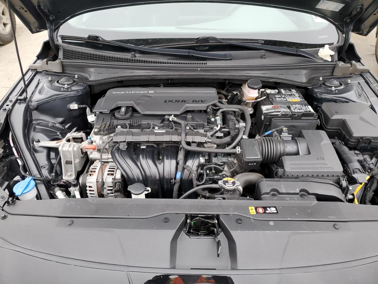 HYUNDAI ELANTRA 2022 — 12