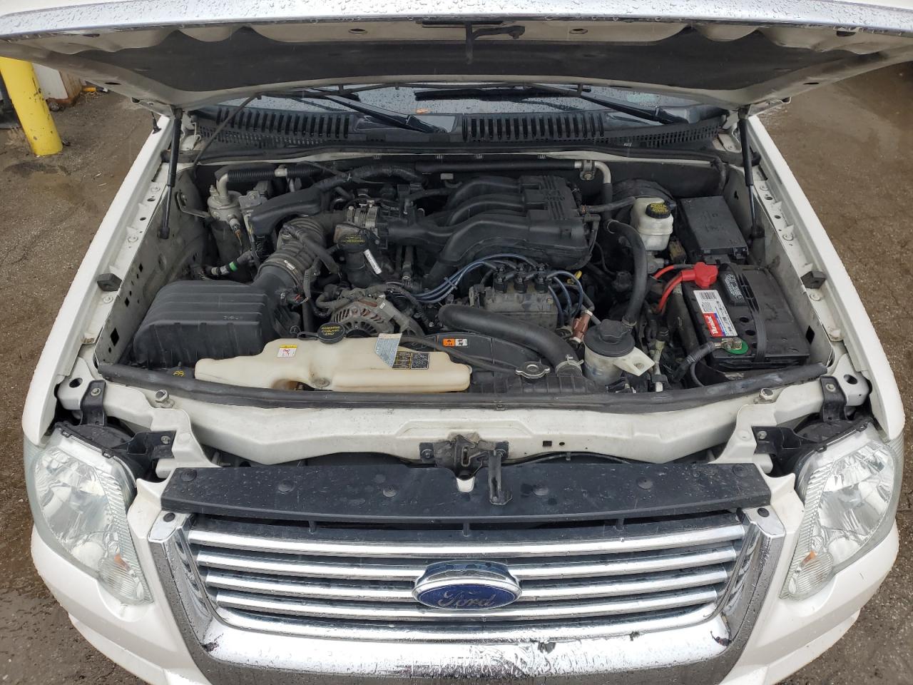 FORD EXPLORER 2010 — 12