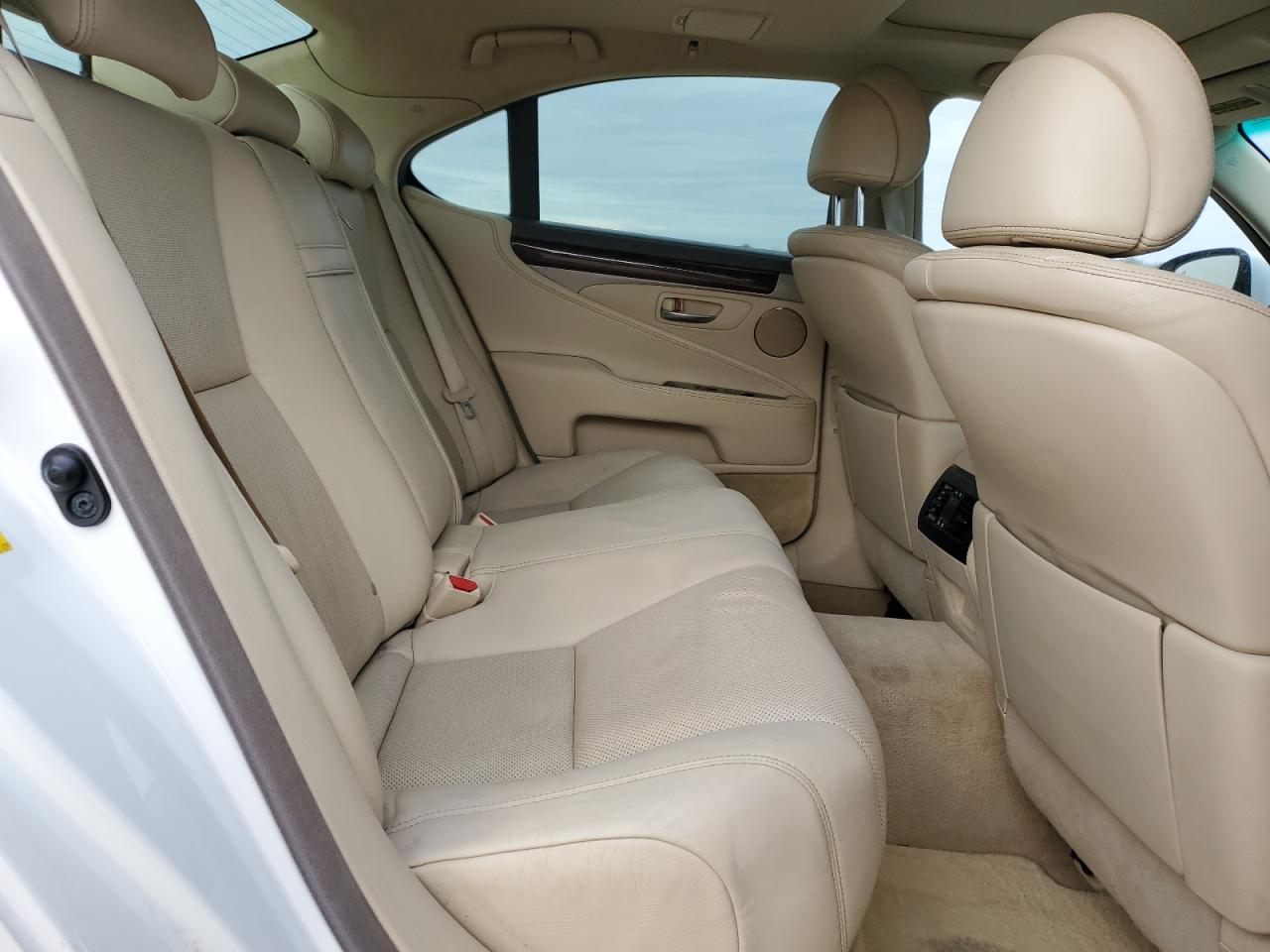 LEXUS LS 2013 — 11