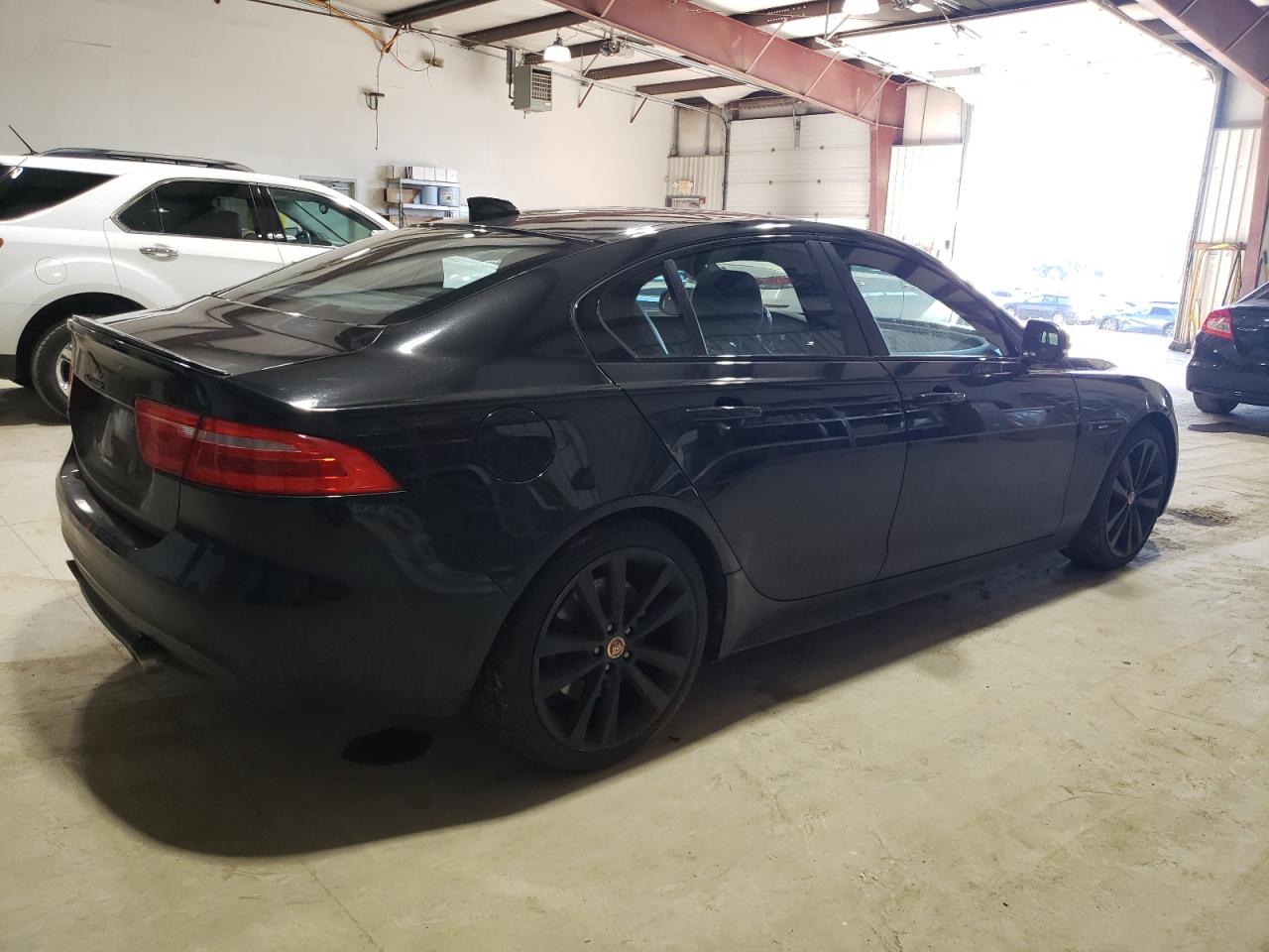 JAGUAR XE 2017 — 4