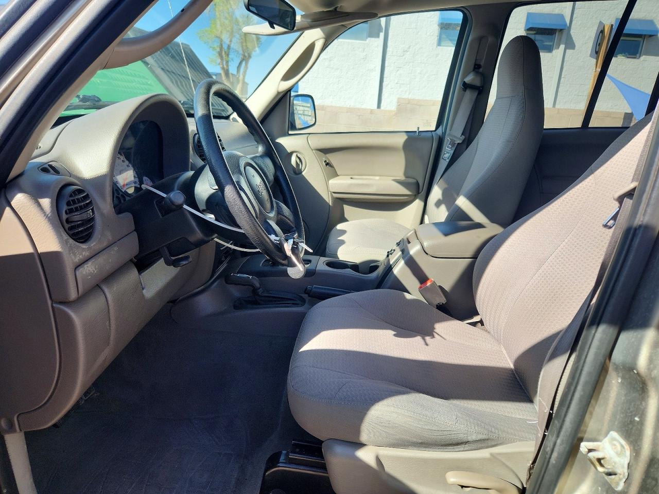 JEEP LIBERTY 2004 — 8