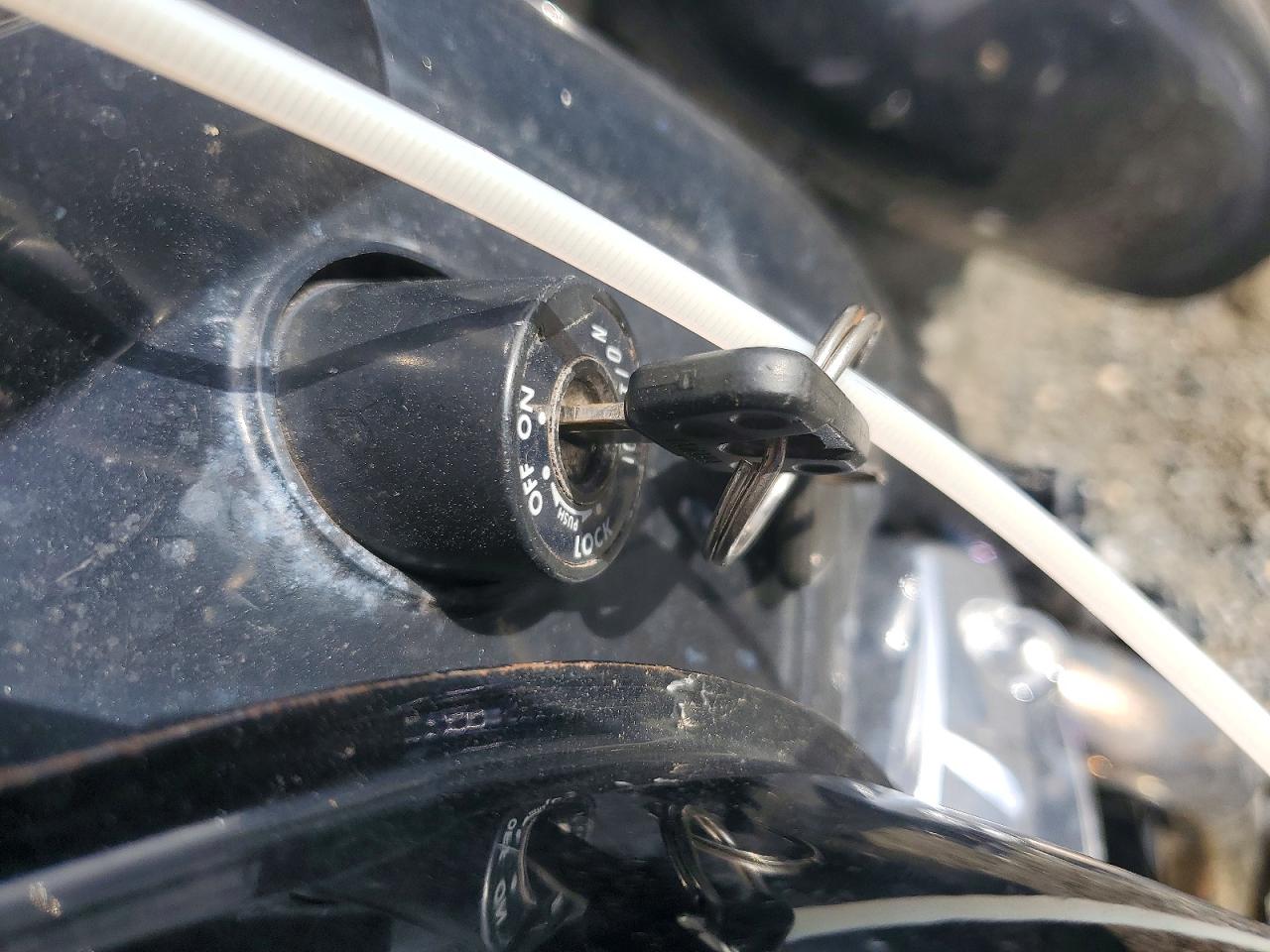 YAMAHA XVS65 2002 — 9